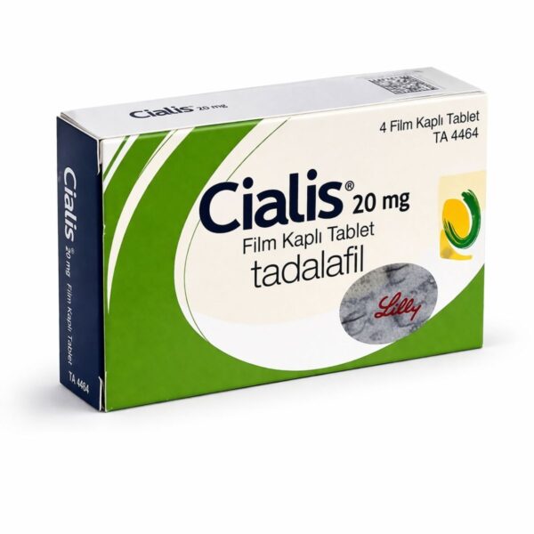 Cialis 20 mg 4 tablet tadalafil film kaplı kutu ambalajının beyaz zemin üzerinde profesyonel ürün fotoğrafı